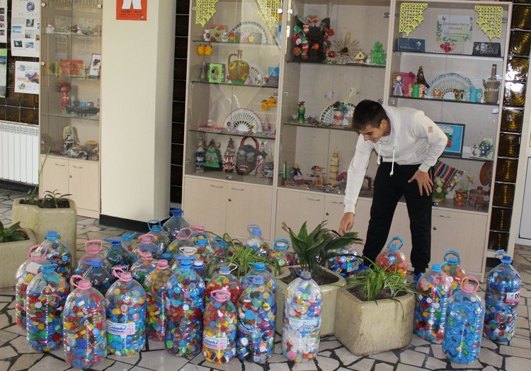 Алековци се включиха в кампания за събиране на пластмасови капачки