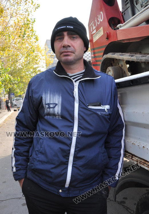 Възрастен хасковлия в болница след сблъсък с камион до пазара