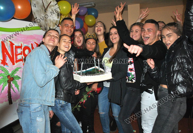 Коронясаха краля и кралицата на фашинга в Езиковата, темата ще е „Неон в джунглата“