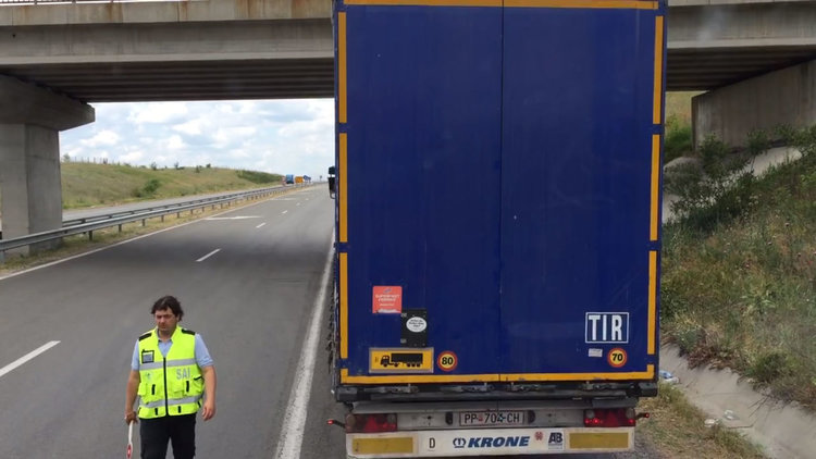 Хасковският съд: Инспекторът от ДАА, който си иска “маави” от турски тираджия, е невинен