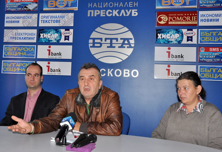 Пресконфенерцията на БСП, Атанас Василев е в средата