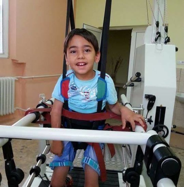  Самоотвержени родители се борят ежедневно с коварното заболяване на детенцето си