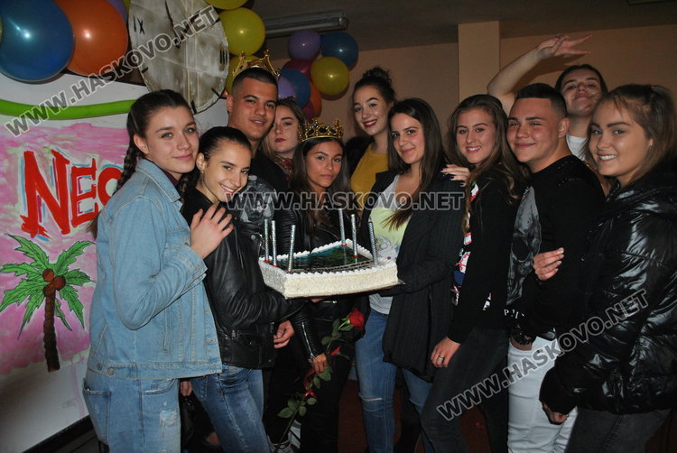 Коронясаха краля и кралицата на фашинга в Езиковата, темата ще е „Неон в джунглата“