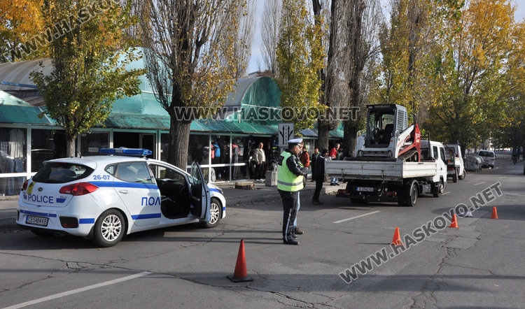 Възрастен хасковлия в болница след сблъсък с камион до пазара