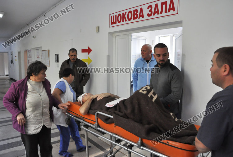 Възрастен хасковлия в болница след сблъсък с камион до пазара