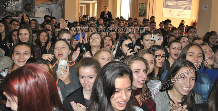 Коронясаха краля и кралицата на фашинга в Езиковата, темата ще е „Неон в джунглата“