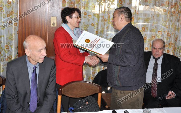Кмет и областен отбелязаха 15 години клуб „Родолюбие“