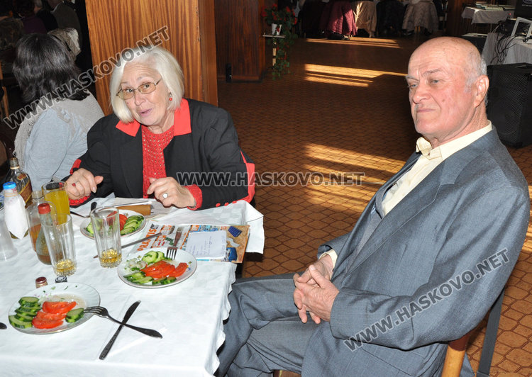 Кмет и областен отбелязаха 15 години клуб „Родолюбие“