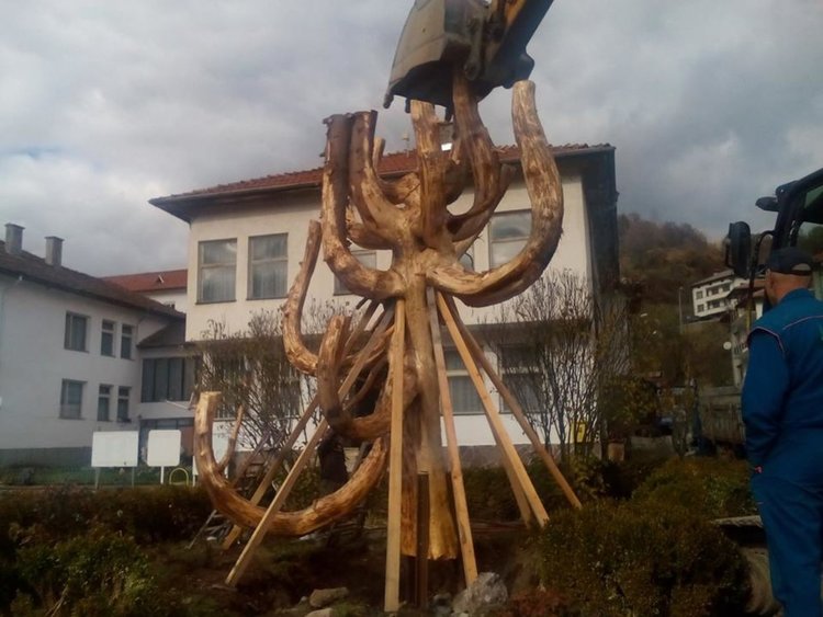 Дървена пластика за Гинес изработват в Могилица