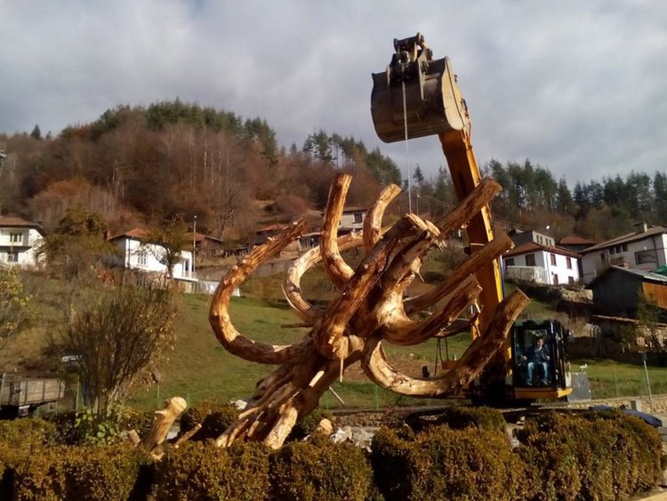 Дървена пластика за Гинес изработват в Могилица