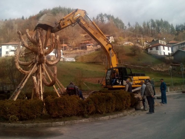 Дървена пластика за Гинес изработват в Могилица