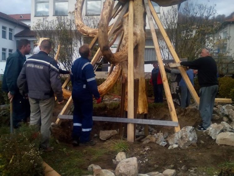 Дървена пластика за Гинес изработват в Могилица
