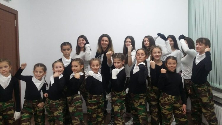 Участие ще вземат и  Танцов Клуб „Street Dust Dance” с ръководител Миглена Бинева