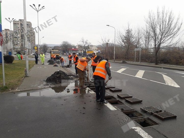 И от Махалата се ослушват за работа,подбират