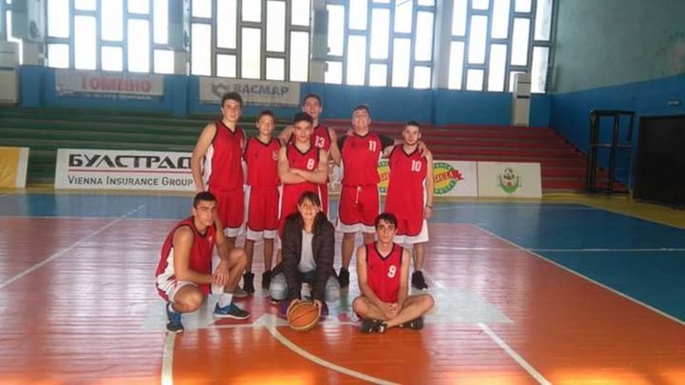 Баскетболистите на СУ &bdquo;Отец Паисий&rdquo; - областни първенци 