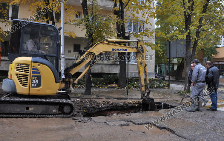 Авария остави без вода Бадема и Червена стена