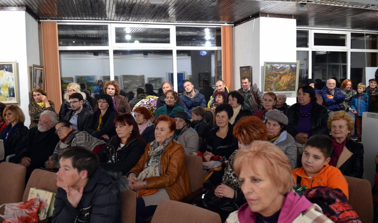 Млад пианист от Смолян работи в "Костал", но не спира да пише музика и да твори