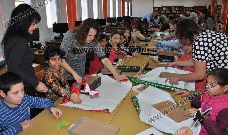 По време на ателието миналата година бяха изработвани коледни кутии, снимка -архив