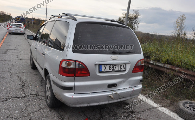 Учебен Голф се заби във Форд до Бирената