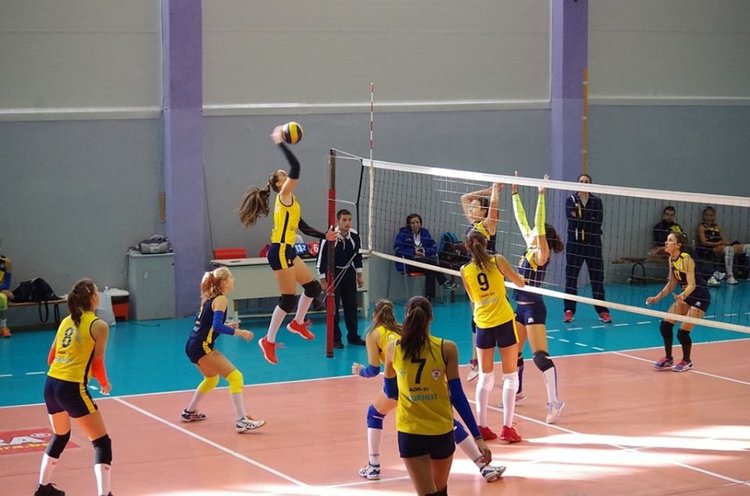 На второ място в есенния дял от регионалното първенство завършиха момичетата на ВК "Раковски" - снимка ВК "Раковски"