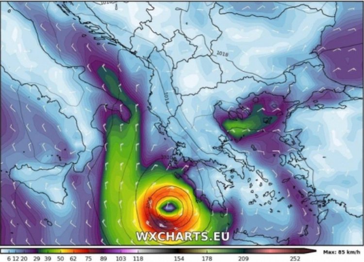 Ураганът Евридика връхлетя гръцки остров (видео)
