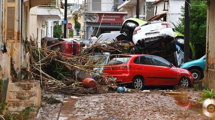 Ураганът Евридика връхлетя гръцки остров (видео)