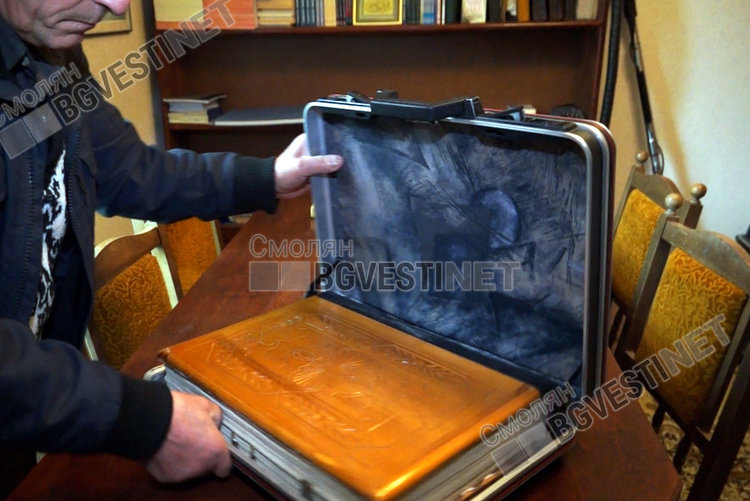 "Златният Коран" е на 600 години, бил открит в рухнали зидове, а сега се пази във втората по големина библиотека след БАН