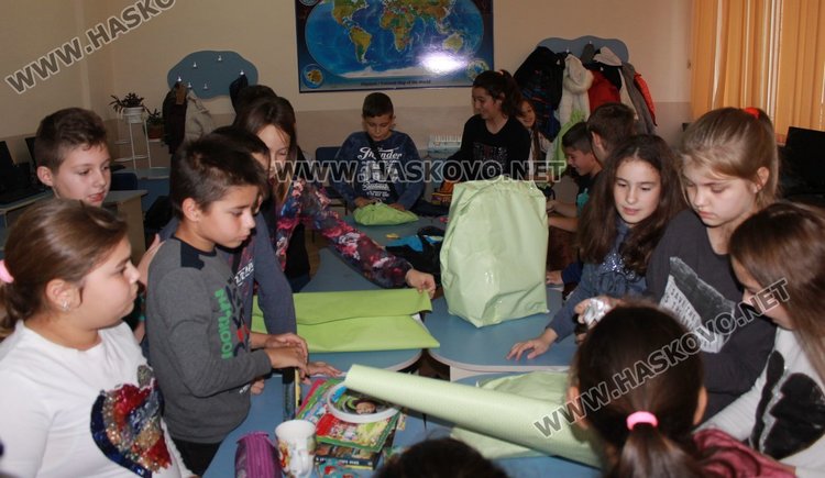 В подготовката за изненадата за  Илиян се включиха всички негови съученици