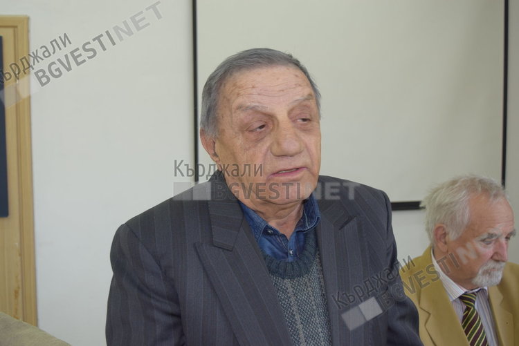 Александър Маринов