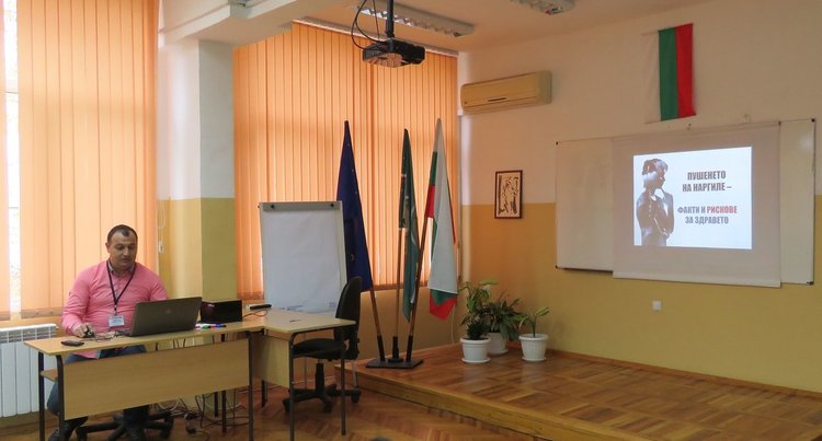 Представиха рисковете от пушене на наргиле пред седмокласници в Димитровград