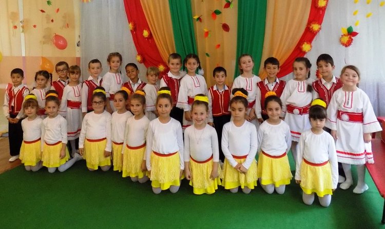 Малчуганите от Ардино изпратиха есента с песни и игри