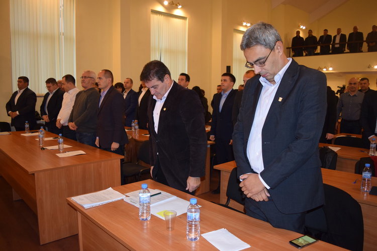 Алие Ибрахим влезе в Общинския съвет на мястото на покойния Халил Апти, съветниците го почетоха