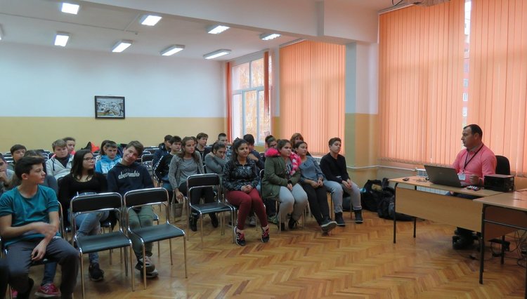 Представиха рисковете от пушене на наргиле пред седмокласници в Димитровград