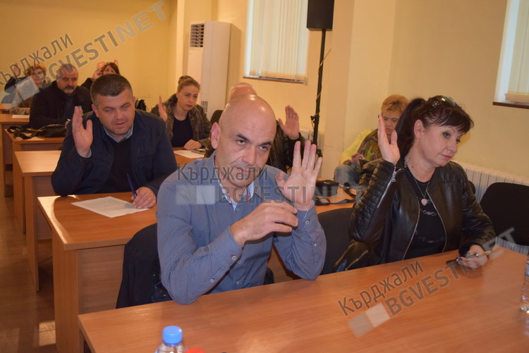 В Деня на толерантността словесни престрелки в местния парламент на Кърджали