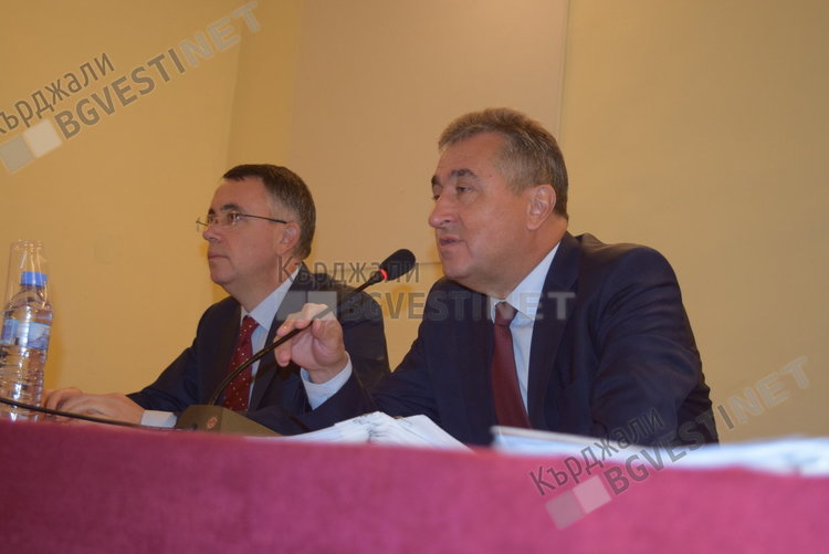 В Деня на толерантността словесни престрелки в местния парламент на Кърджали