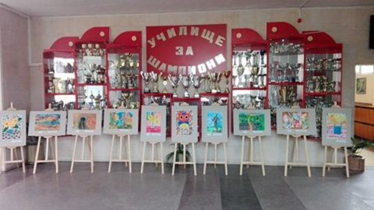 33 години ще празнува „училището за шампиони“