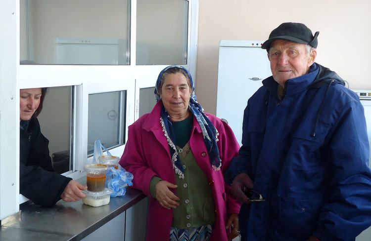 Топъл обяд за 490 души в община Стамболово