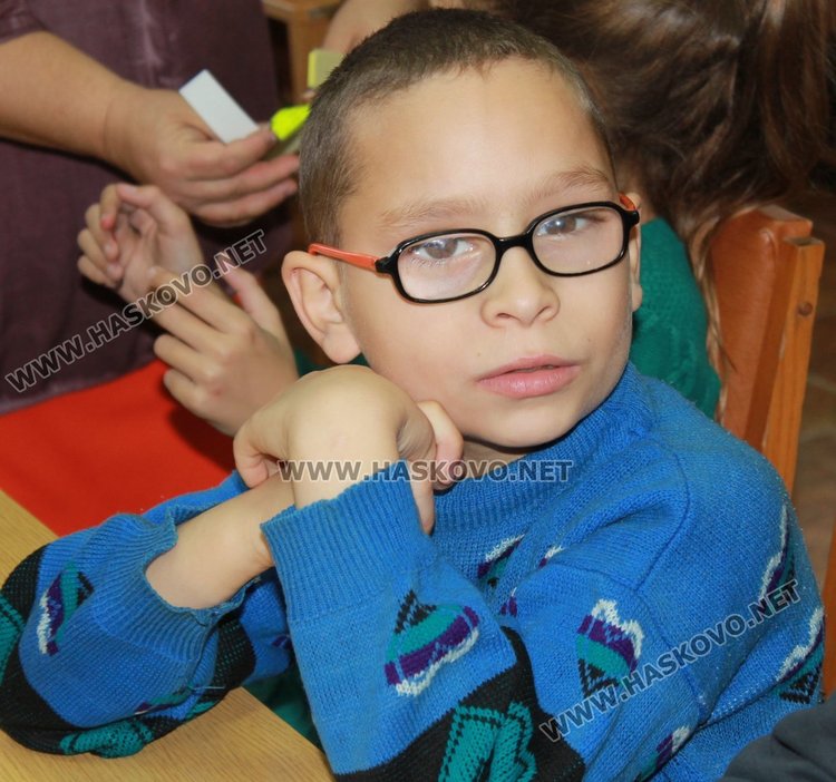 Илиян е дете със специални образователни потребности
