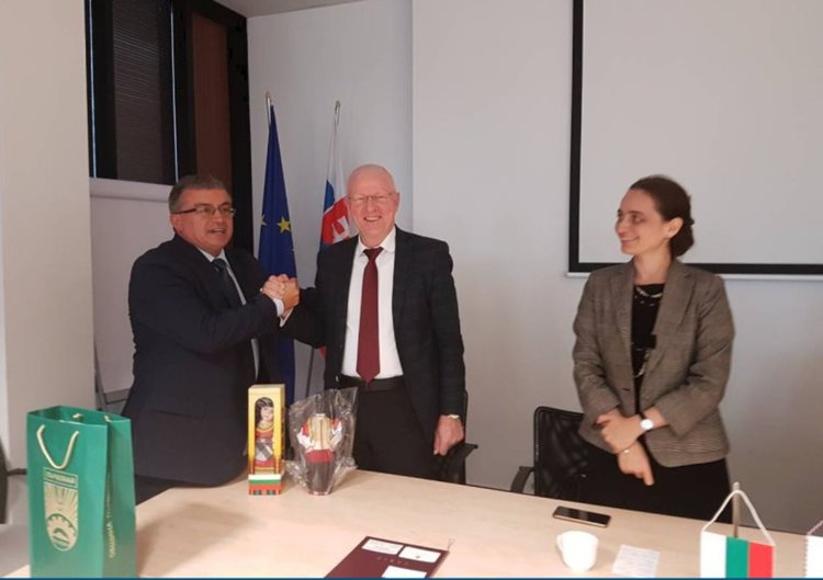 Делегация, в състава на която бе и кметът Папазов, посети Братислава 