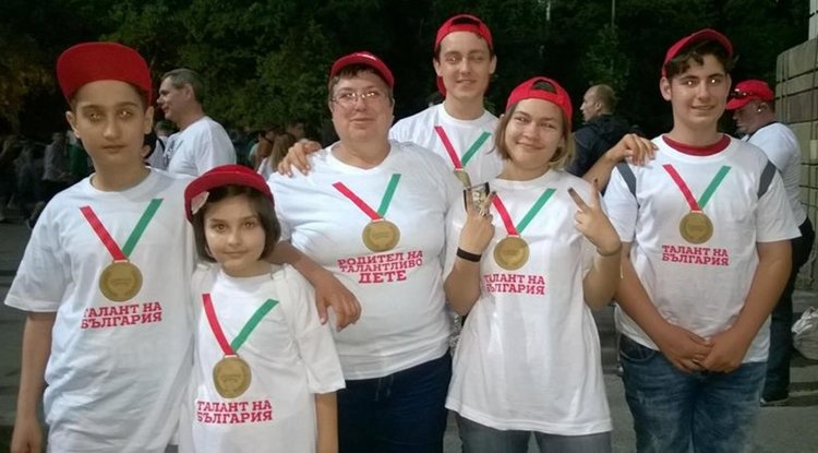 5 деца от школа „Вале“ и бадминтонист в алманаха на фондация „Бербатов“