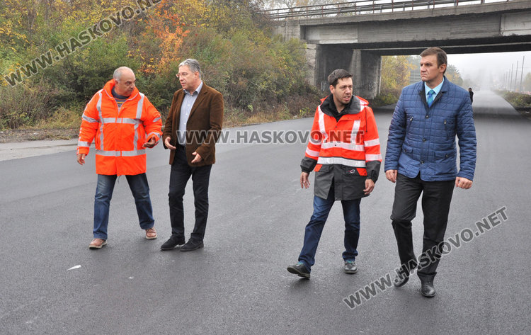 Пускат ремонтирания път от Димитровград към Хасково до седмица