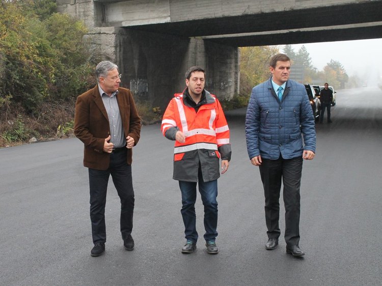 Станислав Дечев направи инспекция на ремонта на пътя Хасково- Димитровград, снимки - Областна администрация