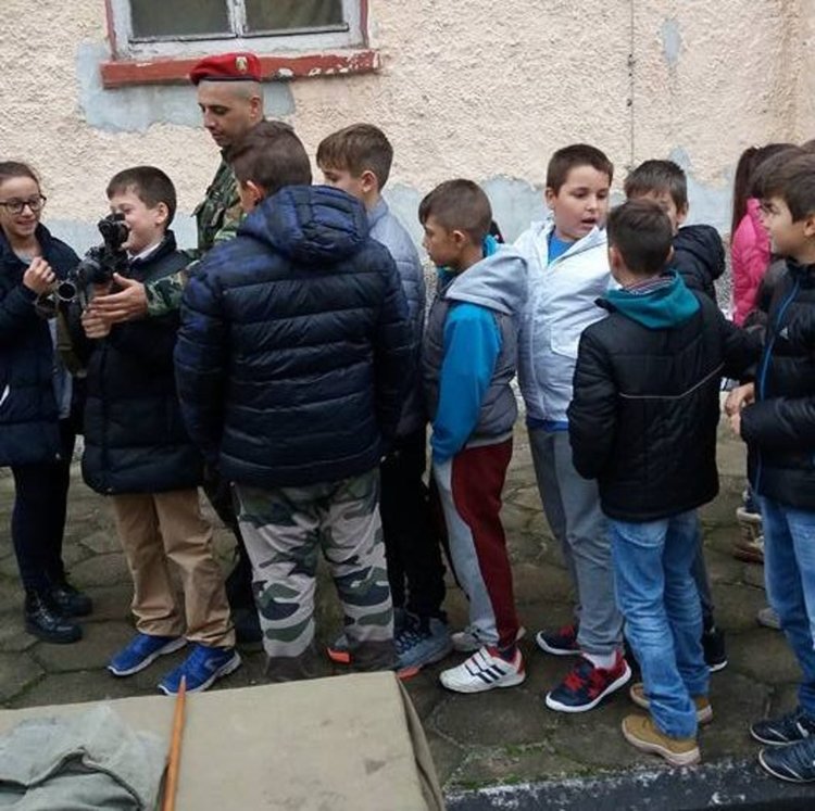 Алековци гостуваха на военното поделение в Хасково