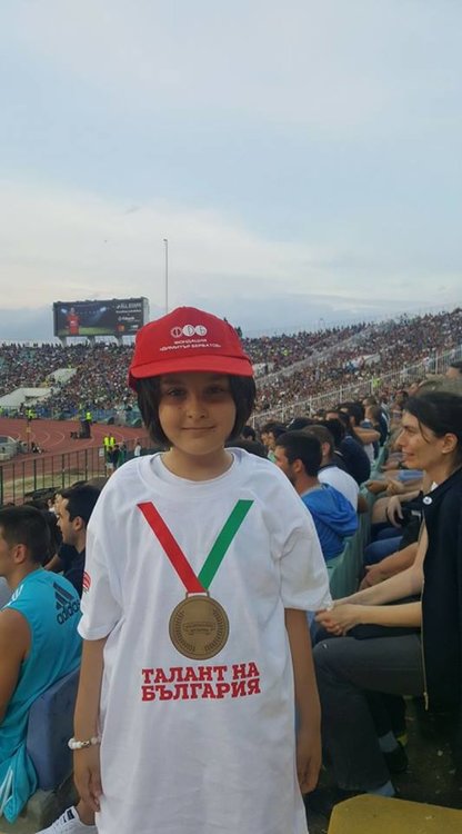 5 деца от школа „Вале“ и бадминтонист в алманаха на фондация „Бербатов“