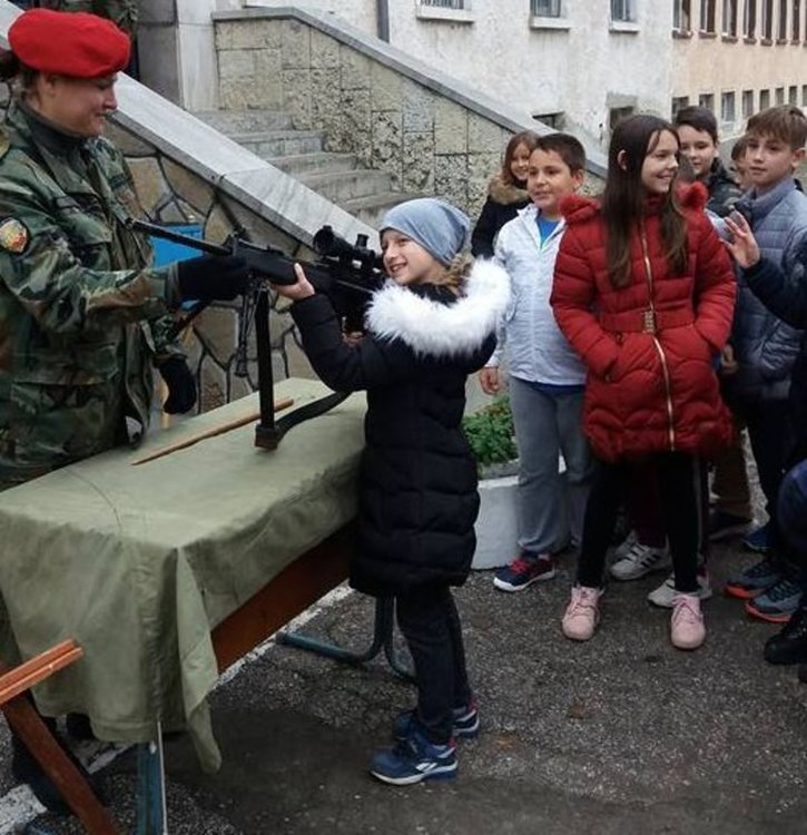 Алековци гостуваха на военното поделение в Хасково