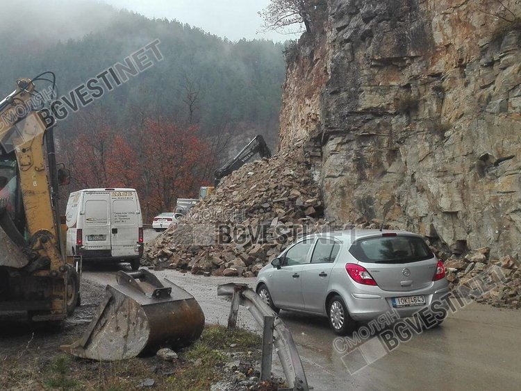 Ударно разширяват пътя през Върбинския мост към Кърджали