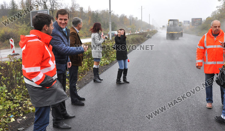 Пускат ремонтирания път от Димитровград към Хасково до седмица