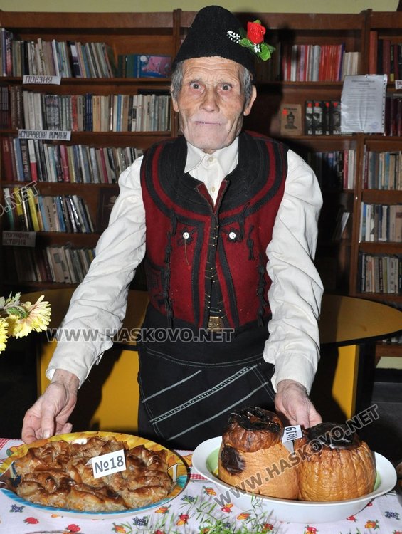 Майсторка на тиквен пай обра наградите от кулинарен конкурс в Долно Белево