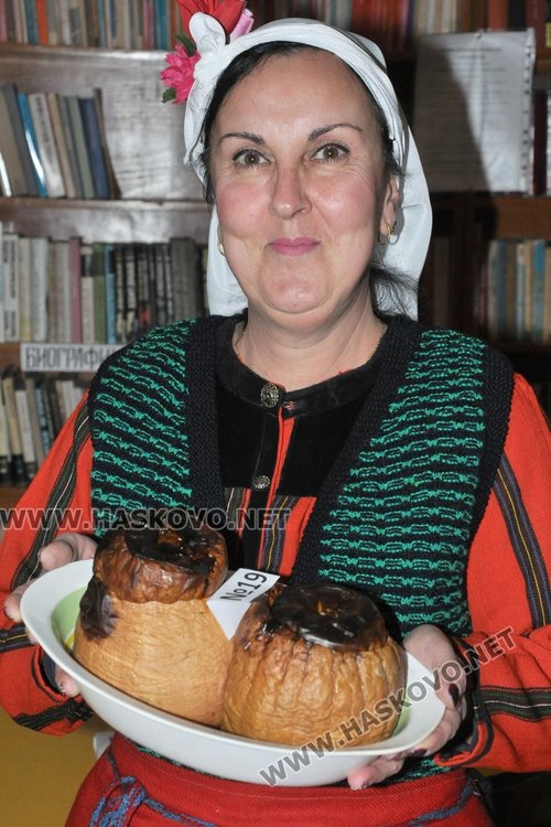 Секретарят на читалището Милена колева