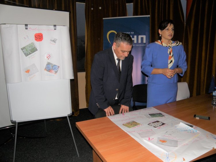 Над 50 младежи от Смолян се "запознаха" с най-масовата дрога сред младите